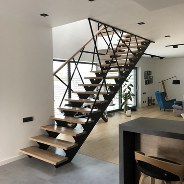 Schody drewniane na konstrukcji metalowej Leszno