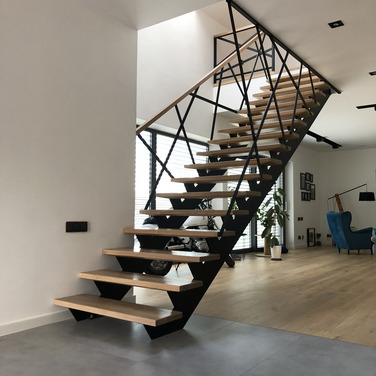 Schody drewniane na konstrukcji metalowej Leszno