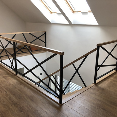 Schody drewniane na konstrukcji metalowej Leszno