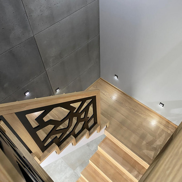 Schody z nowoczesna balustrada Glogow