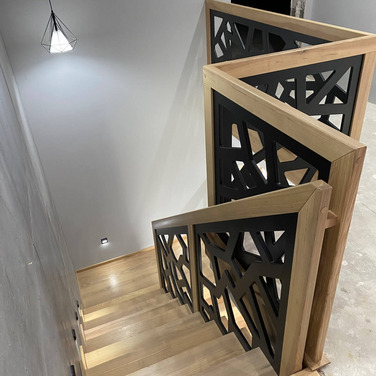 Schody z nowoczesna balustrada Glogow