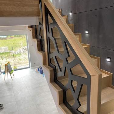 Schody z nowoczesna balustrada Glogow