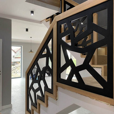 Schody z nowoczesna balustrada Glogow