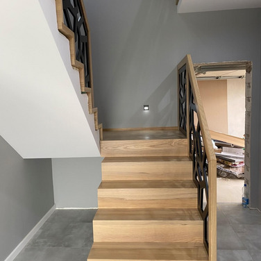 Schody z nowoczesna balustrada Glogow