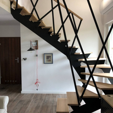 Nowoczesne schody na konstrukcji metalowej Wroclaw