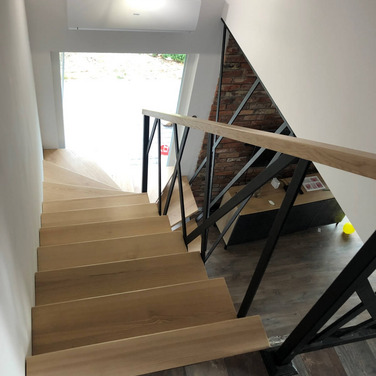 Nowoczesne schody na konstrukcji metalowej Wroclaw