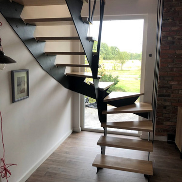 Nowoczesne schody na konstrukcji metalowej Wroclaw