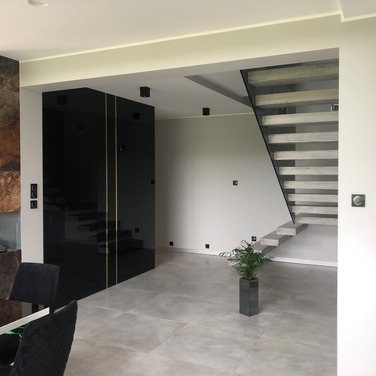 Nowoczesne schody półkowe