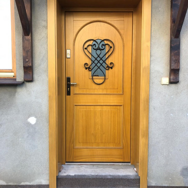 Drewniane drzwi zewnetrzne Gostyn